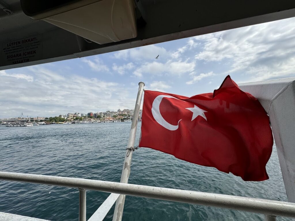 トルコ　イスタンブール　ボスポラス海峡　クルーズ　観光